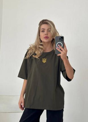 Футболка унисекс оверсайз с вышитым трезубом кулир-пенье