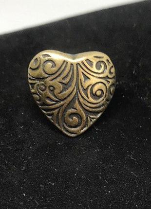 Кольцо из металла в форме сердечка желтое1 фото
