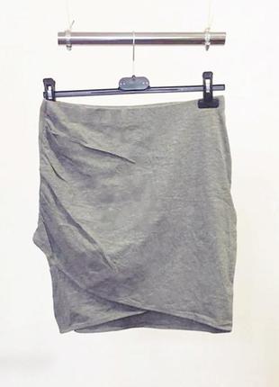 Оригинальная юбка с драпировкой от бренда h&m 0327310001 разм. s, м7 фото