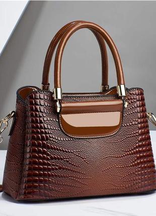 Лаковая женская сумка через плечо коричневая под рептилию, качественная модная сумочка трендовая из  экокожи