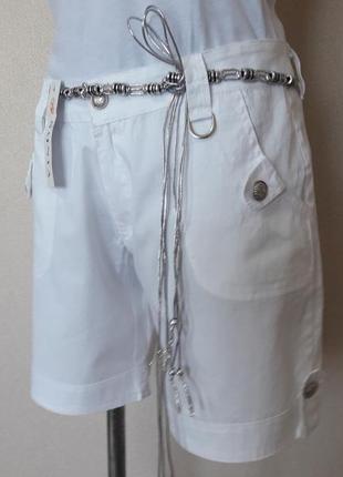 Красивые,яркие белоснежные качественные хлопковые шорты с эффектным пояском7 фото