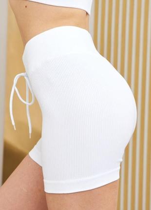 Спортивный костюм в рубчик (топ без рукава и шорты) белого цвета, размер s8 фото