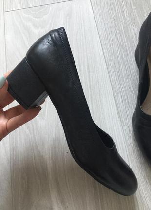 Кожаные туфли clarks