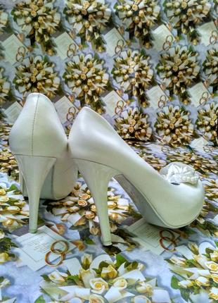 Білі весільні туфлі (36 розмір)2 фото