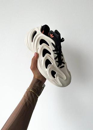 Женские кроссовки adidas