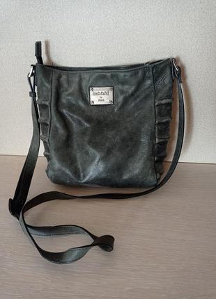 Кожаная, небольшая сумка, цвет хаки.