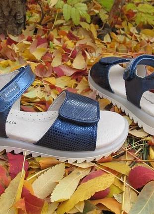 Новые кожаные сандалии garvalin