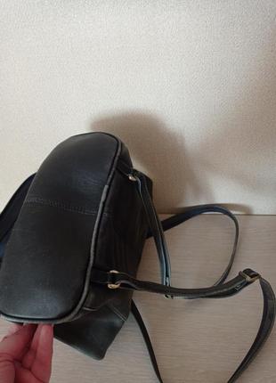 Кожаный, небольшой рюкзачок, цвет хаки.6 фото