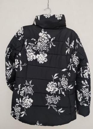 Курточка женская на синтепоне черная в цветы8 фото