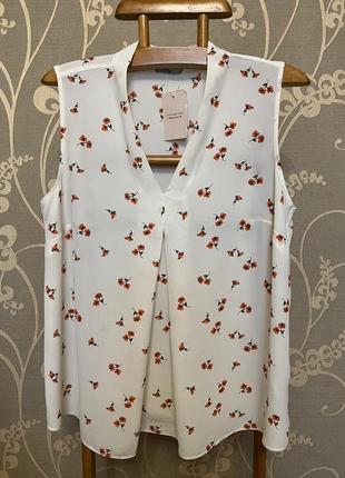 Очень красивая и стильная брендовая блузка в цветочках 22.7 фото