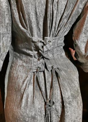 Платье бархатное со шнуровкой стрейч серебристое макси длинное с разрезами прямое вырез вечернее нарядное для фотосессии бархат7 фото