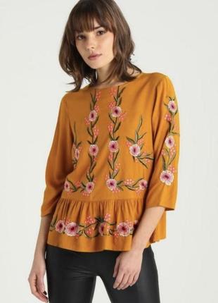 Вишиванка вільна блуза віскозна блузка з квітковою вишивкою