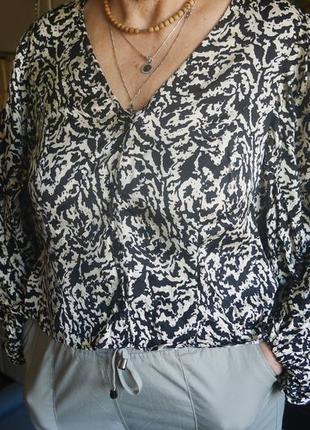 Шикарна блуза з віскози від h&amp;m1 фото