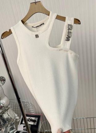 Топ в стиле wang открытое плечо белый черный рубчик