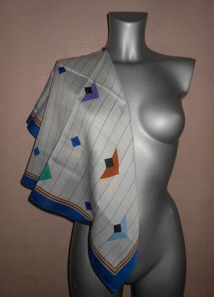 Платок?rjcsyrf италия беленький,белого цвета