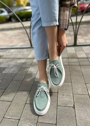 Стильні літні туфлі без підборів м'ята з білою підошвою перфорація жіночі нубук-жіноче взуття на літо2 фото