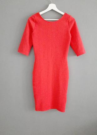 Силуэтное красное фактурное платье миди_# 7512 фото