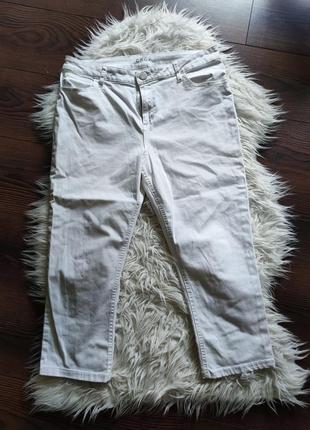 Белые укороченные джинсы1 фото
