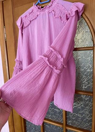 Розовая блузка с высоким горлом и рукавами клеш river island развая блузка с высоким горлом5 фото
