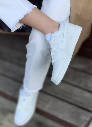 Женские белые кроссовки nike air jordan 1 low кожа white найк аир форс зима осень демисезон2 фото