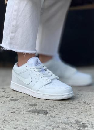 Женские белые кроссовки nike air jordan 1 low кожа white найк аир форс зима осень демисезон