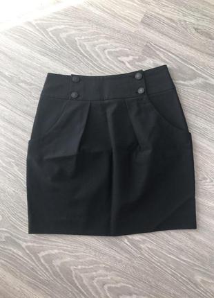 Черная юбка выше колена с карманами и пуговицами спереди theory1 фото