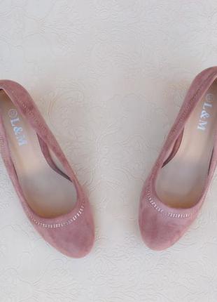 Пудровые туфли 36 размера на удобном каблуке3 фото