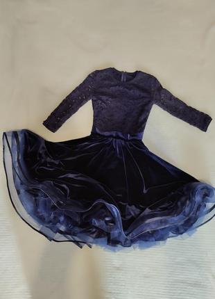 Пышное тёмно-синее платье
