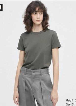 Классическая женская футболка uniqlo u в винтажном стиле1 фото