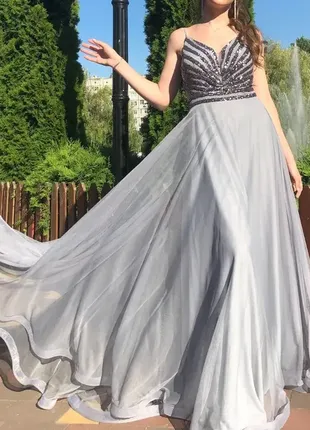 Очень красивое блестящее выпускное платье