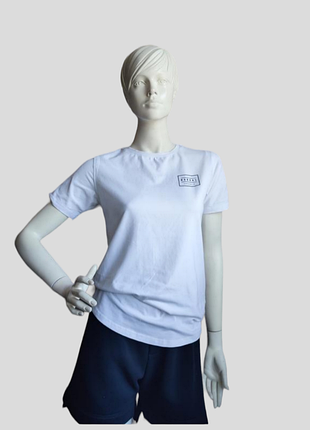 Базова біла жіноча футболка розмір s