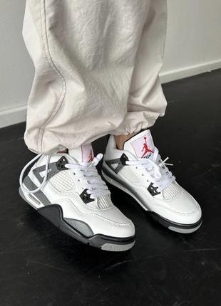 Крутые кроссовки nike air jordan retro 4 cement белые с серым