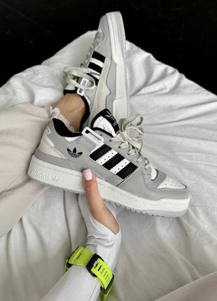 Классные кроссовки adidas forum low smoke grey серо-белые с чёрным