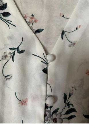 Летняя белая блуза в цветочный принт3 фото