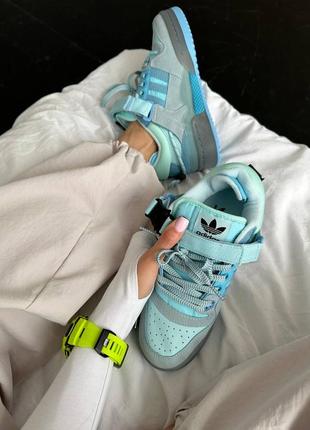 Трендовые кроссовки adidas forum x bad bunny blue tint голубые с серым5 фото