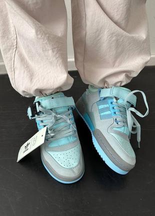 Трендовые кроссовки adidas forum x bad bunny blue tint голубые с серым7 фото