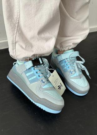 Трендовые кроссовки adidas forum x bad bunny blue tint голубые с серым1 фото