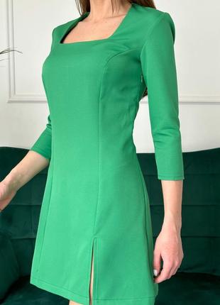 Платье короткое мини черное бежевое сиреневое зеленое с квадратным вырезом с разрезом вечернее офисное на выход повседневное5 фото