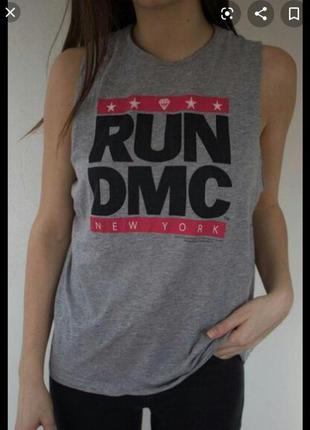 Базовый топ майка футболка с принтом группа run dmc