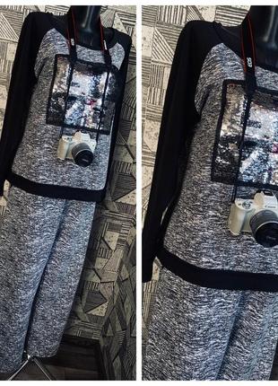 Монохромный прогулочный брючный костюм с реверсными пайетками love цвета меланж.