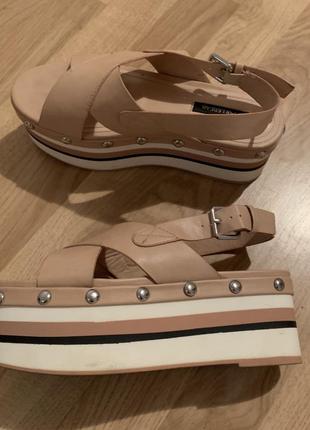 Pullandbear босоніжки на платформі