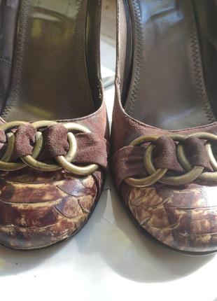 Туфли замшевые кожаные с принтом питона на каблуке змеиный принт6 фото