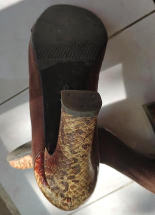 Туфли замшевые кожаные с принтом питона на каблуке змеиный принт10 фото