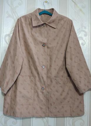 Куртка вітровка для фігури груша.