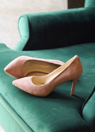 Нюдовые класичні туфлі замшеві шкіряні