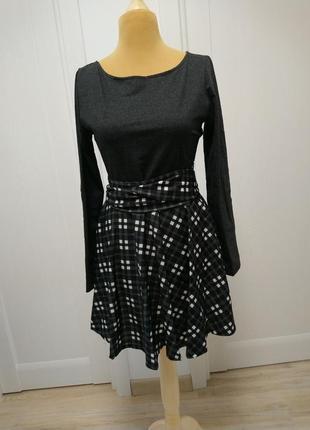 Плаття оригінальне з поясом