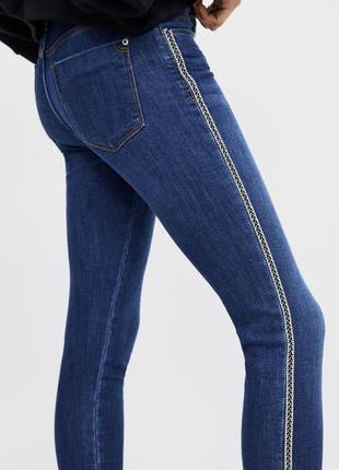 Красивые джинсы скинни  zara c лампасами камешками 36 р.3 фото