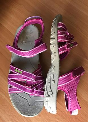 Босоніжки teva 32 р. нові!