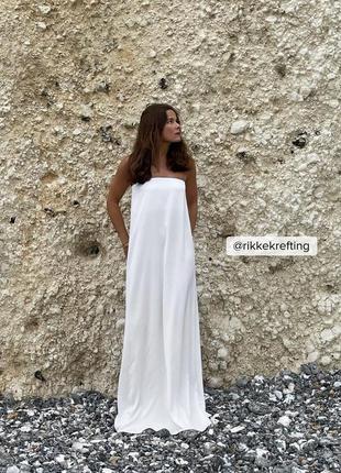 Біла довга сукня