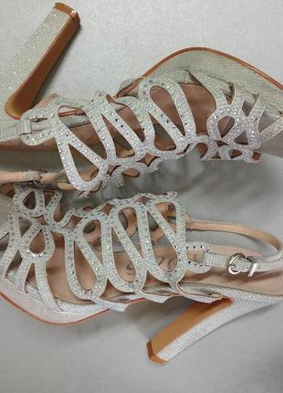 Босоніжки 38р.divas